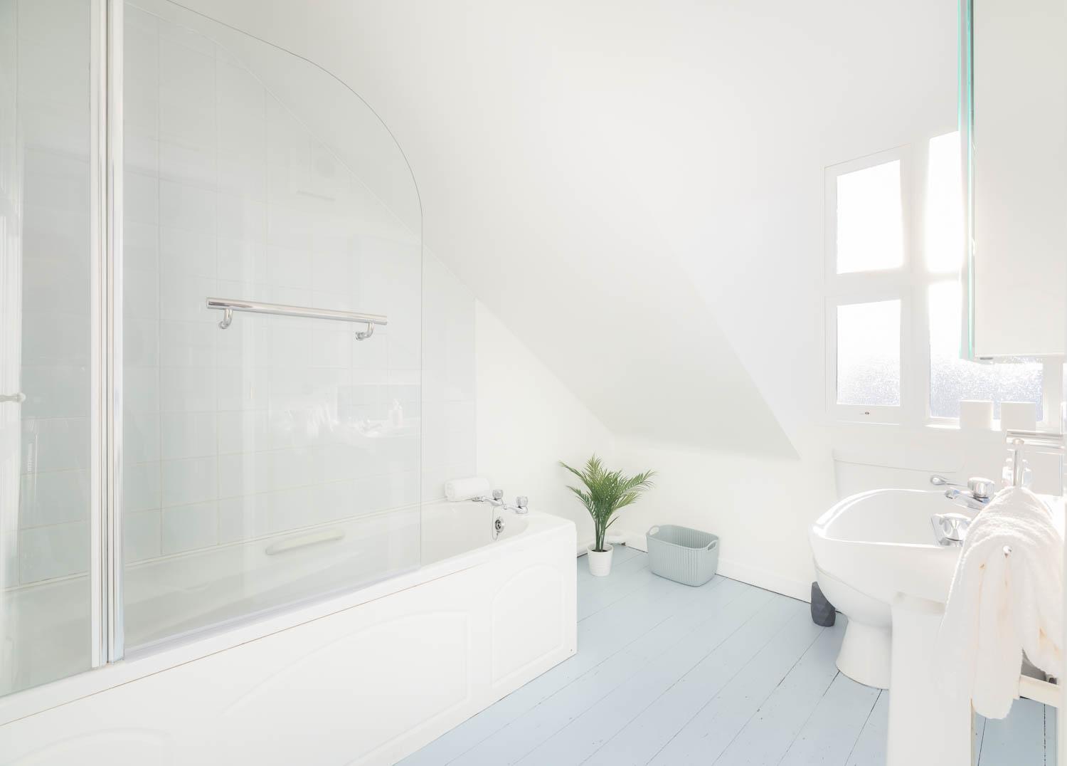 Modern Canal View Home, In City Centre, Sleeps 8 غالواي المظهر الخارجي الصورة
