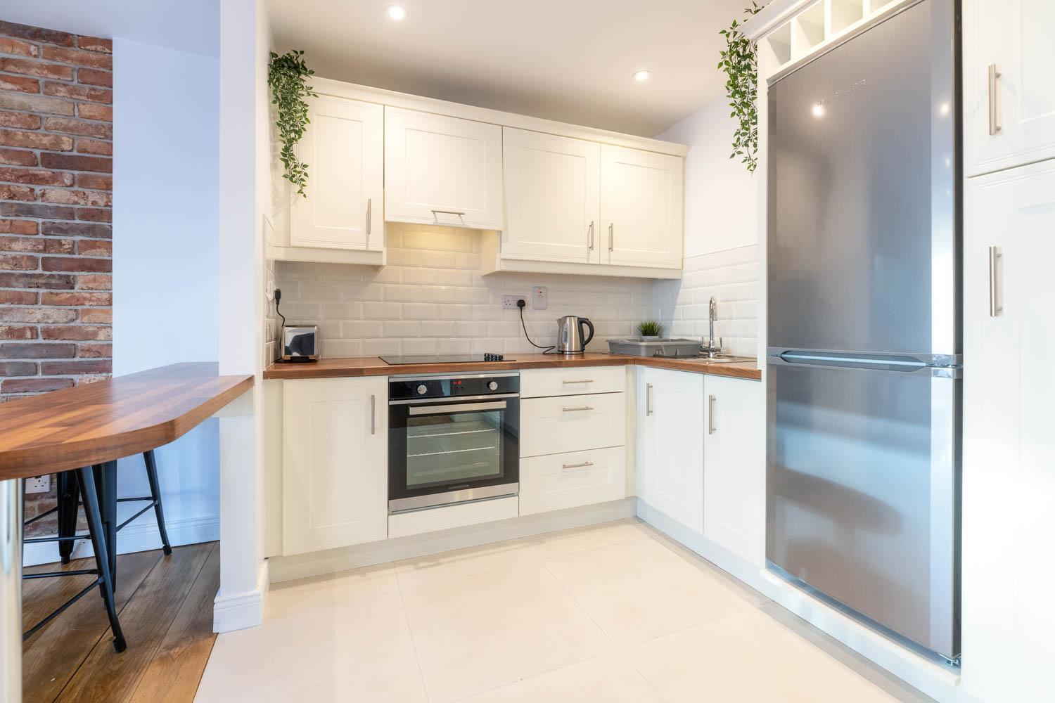Modern Canal View Home, In City Centre, Sleeps 8 غالواي المظهر الخارجي الصورة